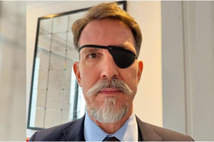 Πριν από κάποιες ημέρες η Μαρί Σαντάλ είχε ανεβάσει μια φωτογραφία του πρίγκιπα Παύλου, ο οποίος φορούσε ένα κάλυμμα στο μάτι.