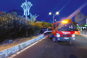 Πώς το αυτοκίνητο σκαρφάλωσε στο προστατευτικό διάζωμα