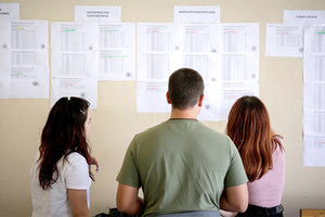 Πόσο μειώθηκε ο αριθμός εισακτέων σε ΑΕΙ κατά την πρώτη εφαρμογή της Ελάχιστης Βάσης Εισαγωγής