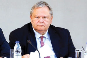 Βενιζέλος: Η συμφωνία των Σκοπίων δεσμεύει και τις δύο χώρες