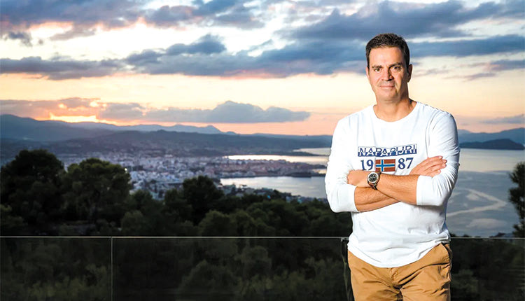 Ο ΚΑΘΗΓΗΤΗΣ ΤΟΥ ΠΟΛΥΤΕΧΝΕΙΟΥ ΚΡΗΤΗΣ ΕΞΕΛΕΓΗ ΤΑΚΤΙΚΟ ΜΕΛΟΣ 
Ο Μίνως Γαροφαλάκης 
στην Ακαδημία της Ευρώπης