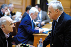 ΦΕΥΓΟΥΝ ΔΡΑΓΑΣΑΚΗΣ - ΒΑΡΕΜΕΝΟΣ Ο τελευταίος να κλείσει την πόρτα