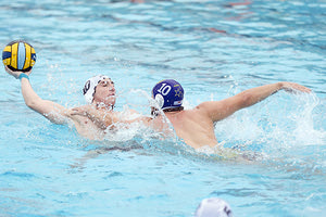 Φάση από το παιχνίδι του ΟΦΗ με τον Άρη Νίκαιας