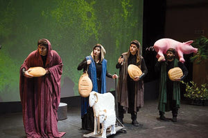 Αναμφίβολα η παιδική σκηνή της Κάρμεν Ρουγγέρη εγγυάται από μόνη της την ποιότητα και τον παιδευτικό χαρακτήρα όλων των θεατρικών παραστάσεων.