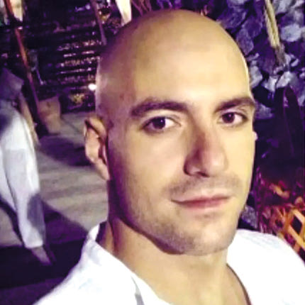 Ο 31χρονος αστυνομικός συνεχίζει να δίνει μάχη για τη ζωή του 