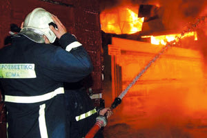 Η φωτιά στο παλιό κτήριο τέθηκε γρήγορα υπό έλεγχο