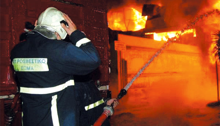 Η φωτιά στο παλιό κτήριο τέθηκε γρήγορα υπό έλεγχο