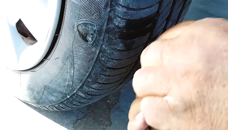 Ο 62χρονος τραυματίστηκε στο χέρι όταν έσκασε το λάστιχο