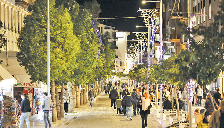 Από σήμερα το εορταστικό ωράριο