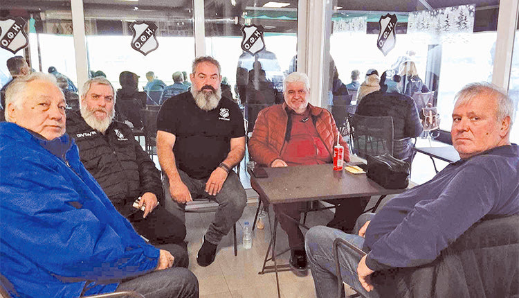 Ο κ. Καραμπέτσος με τους συνεργάτες του και τους κ. Δανδάλη, Ζλατιλίδη στο κλειστό του ΒΑΚ