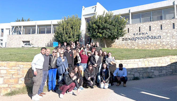 ΠΑΝΕΠΙΣΤΗΜΙΟ ΚΡΗΤΗΣ Εκπαιδευτική εκδρομή για διεθνείς φοιτητές και ερευνητές που εξερεύνησαν την πλούσια κληρονομιά της Κρήτης