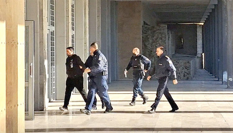 ΦΡΙΚΗ ΣΤΗ ΘΕΣΣΑΛΟΝΙΚΗ Κακουργηματική δίωξη στον ιδιοκτήτη των τσοπανόσκυλων