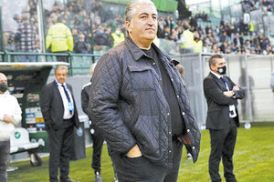 Μιχάλης Μπούσης