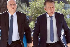 Φάκελο με τα ονόματα χούλιγκανς παρέδωσαν στη Δικαιοσύνη οι δύο υπουργοί