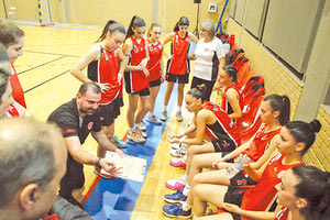 Οι Νεάνιδες του Ανδρογέα σ’ ένα τάιμ άουτ στους αγώνες της Αθήνας