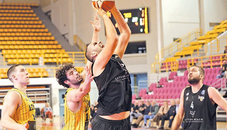 Ο πρώτος σκόρερ της Αναγέννησης Κουρέπης σε φάση από το χθεσινό παιχνίδι