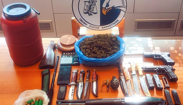 Τον έπιασαν με όπλα και ναρκωτικά