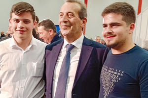 Στους ανθρώπους που τον συγκίνησαν στη διάρκεια της πορείας του ως την ορκωμοσία του, αναφέρθηκε στο πλαίσιο της χθες, ο νέος δήμαρχος Χερσονήσου κ. Ζαχαρίας Δοξαστάκης