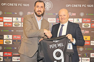 Τη φανέλα με το νούμερο 9 (που φορούσε ως παίκτης) έδωσε στον Πέπε Μελ ο κ. Λυσάνδρου