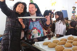 Μοσχομύρισε Χριστούγεννα στο 1ο Δημοτικό Σχολείο Αγίας Μαρίνας 