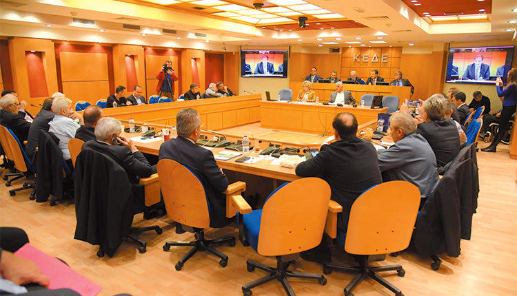 Τους έντονους προβληματισμούς των δημάρχων της Κρήτης για τις συγχωνεύσεις των ΔΕΥΑ άκουσε ο υπουργός Περιβάλλοντος και Ενέργειας Θοδωρής Σκυλακάκης