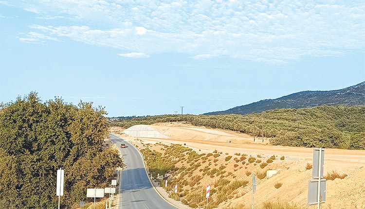 Κανονικά προχωρούν τα έργα οδοποιίας για το νέο διεθνές αεροδρόμιο στο Καστέλλι