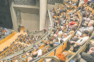 Κρίμα που η απερχόμενη δημοτική Αρχή δεν ασχολήθηκε με το πρόβλημα των καθισμάτων του Πολιτιστικού Κέντρου