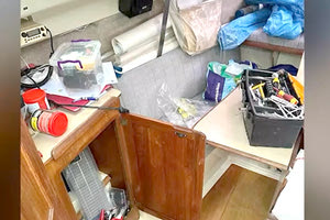 ΜΑΡΙΝΑ «Δ» ΣΤΙΣ ΤΖΙΤΖΙΦΙΕΣ Πλιάτσικο σε σκάφη με λεία ναυτικές φωτοβολίδες