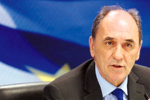 Δεν είναι λίγοι εκείνοι που προτρέπουν τον πρώην υπουργό Γιώργο Σταθάκη