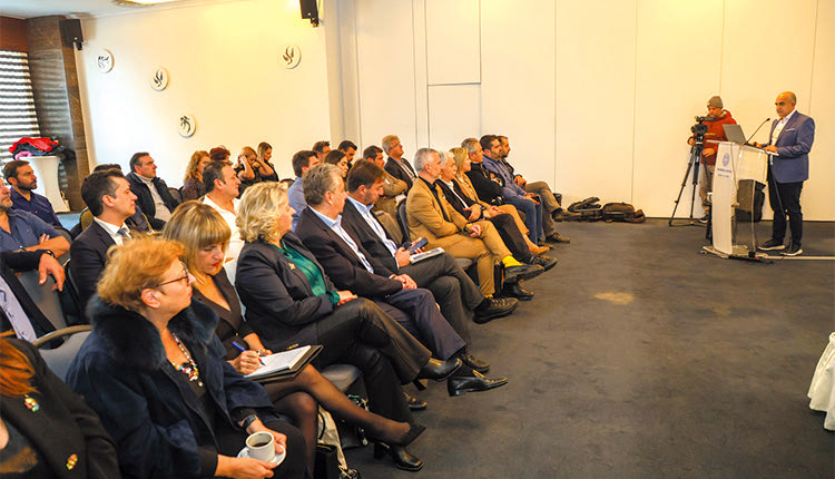 Στο Ηράκλειο πραγματοποιήθηκε η πρώτη συνάντηση των νέων περιφερειακών συμβούλων Κρήτης υπό τον περιφερειάρχη