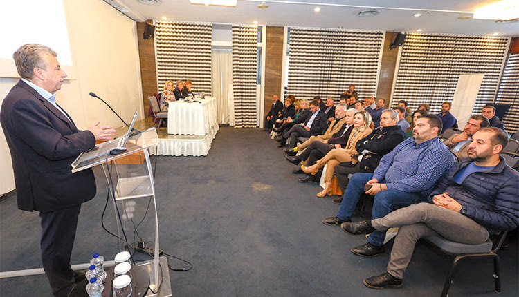Θέματα ΒΟΑΚ, ΕΣΠΑ και Ταμείου Ανάκαμψης έθεσε μεταξύ άλλων στο πλαίσιο ενημέρωσης των περιφερειακών συμβούλων ο Σταύρος Αρναουτάκης