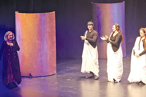 650 μαθητές από όλη την Κρήτη στη θεατρική παράσταση «Θησέας & Μινώταυρος»