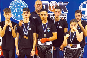 Οι αθλητές του “Τάλως” με τον προπονητή τους κ. Τζανίδη