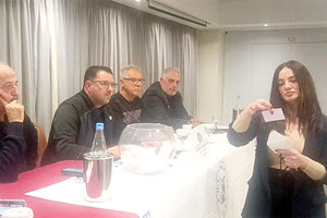 Στιγμιότυπο από τη χθεσινή κλήρωση του κυπέλλου ΕΠΣΗ