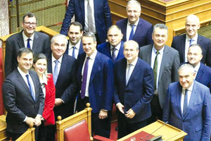 Δώσε πόνο! Από τις 5.153,04 αυξάνονται στις 7.483,1 οι μικτές αποδοχές των εξωκοινοβουλευτικών υπουργών της κυβέρνησης, σύμφωνα με τροπολογία που ψηφίστηκε χθες, εκτοξεύοντας το κόστος του Υπουργικού Συμβουλίου των 64 μελών! 