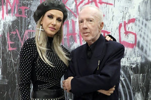 Την πήρε επιτέλους την κοπέλα και ας μην άρεσε στον γιο του. Ο Κωνσταντίνος Πλεύρης και η Τζόρτζια Σιακαβάρα παντρεύτηκαν τη Δευτέρα (18.12) σε στενό οικογενειακό κύκλο.