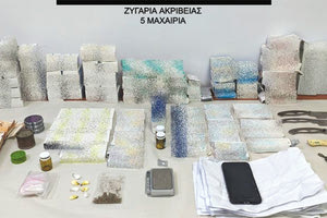 Τα χάπια που βρέθηκαν από τους λιμενικούς