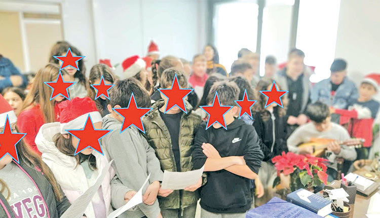 Σχολεία είπαν κάλαντα και ευχές στον δήμαρχο Ηρακλείου 