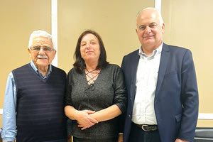 Αμέσως στη δράση ο Γιώργος Αγριμανάκης. Με το που ορίστηκε αντιδήμαρχος αποφάσισε ότι δεν πρέπει να χάνει χρόνο. Και έκανε χθες την πρώτη  του επίσκεψη γνωριμίας για χρόνια πολλά  με τον απερχόμενο αντιδήμαρχο Μαν. ΒασιλάκηΑμέσως στη δράση ο Γιώργος Αγριμανάκης. Με το που ορίστηκε αντιδήμαρχος αποφάσισε ότι δεν πρέπει να χάνει χρόνο. Και έκανε χθες την πρώτη  του επίσκεψη γνωριμίας για χρόνια πολλά  με τον απερχόμενο αντιδήμαρχο Μαν. Βασιλάκη