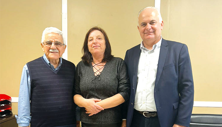 Αμέσως στη δράση ο Γιώργος Αγριμανάκης. Με το που ορίστηκε αντιδήμαρχος αποφάσισε ότι δεν πρέπει να χάνει χρόνο. Και έκανε χθες την πρώτη  του επίσκεψη γνωριμίας για χρόνια πολλά  με τον απερχόμενο αντιδήμαρχο Μαν. ΒασιλάκηΑμέσως στη δράση ο Γιώργος Αγριμανάκης. Με το που ορίστηκε αντιδήμαρχος αποφάσισε ότι δεν πρέπει να χάνει χρόνο. Και έκανε χθες την πρώτη  του επίσκεψη γνωριμίας για χρόνια πολλά  με τον απερχόμενο αντιδήμαρχο Μαν. Βασιλάκη