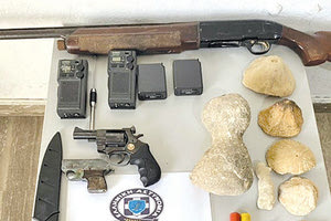 Αρχαία και οπλισμός