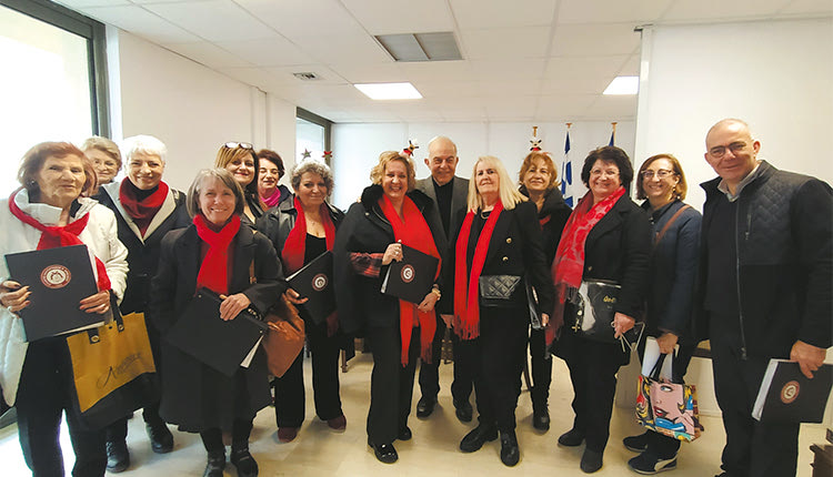 ΟΛΟΚΛΗΡΩΝΕΤΑΙ Η ΘΗΤΕΙΑ ΤΟΥ Β. ΛΑΜΠΡΙΝΟΥ Χριστουγεννιάτικα κάλαντα στη Λότζια σε κλίμα συγκίνησης