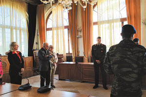 ΟΛΟΚΛΗΡΩΝΕΤΑΙ Η ΘΗΤΕΙΑ ΤΟΥ Β. ΛΑΜΠΡΙΝΟΥ Χριστουγεννιάτικα κάλαντα στη Λότζια σε κλίμα συγκίνησης