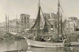 ΦΩΤΟΗΜΕΡΑΣ: Το λιμάνι του Ηρακλείου στον Μεσοπόλεμο. Φαίνεται το ξενοδοχείο “Μίνος”.