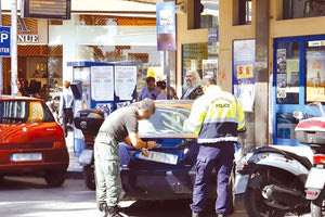 Χρειάστηκε μόλις μία παραμονή Χριστουγέννων για να αναδειχθούν  τα τεράστια προβλήματα που υπάρχουν πλέον στο κέντρο της πόλης, το οποίο είναι πιο αφιλόξενο από ποτέ.