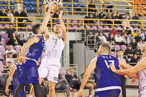 Ο Ραζής σε φάση από το ματς της Αναγέννησης με τη ΦΕΑ