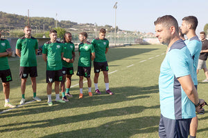 Ο Νίκος Σουργιάς είναι από τους λίγους προπονητές που έχουν «αντέξει» στη φετινή Σούπερ Λιγκ 2