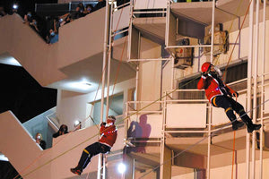 Θα προσφέρουν δώρα και πολλή χαρά στους μικρούς ασθενείς