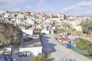 Ο πατέρας Ιωάννης ήταν εφημέριος στον Ναό του Τιμίου Σταυρού στη Λαγούτα