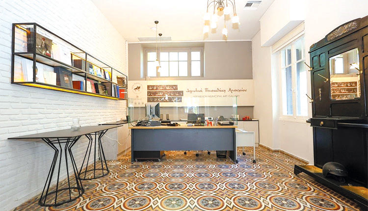 ΔΩΡΕΑ 24 ΠΙΝΑΚΩΝ Επιτέλους πινακοθήκη και με νέα «προίκα»!